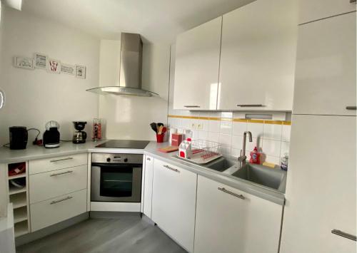 Dapur atau dapur kecil di Appartement T3 proche circuit du Mans
