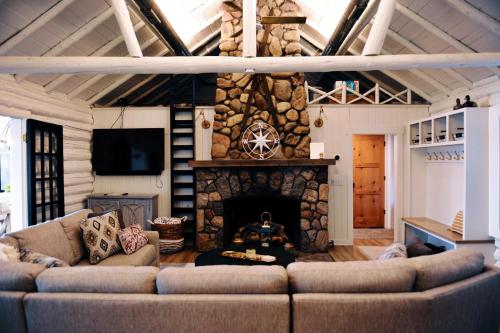 Kalkaska Lakefront Retreat – Photos 2