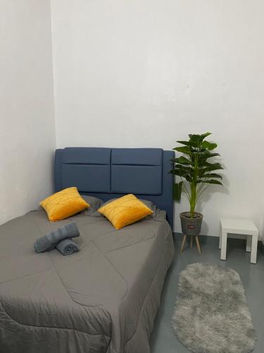 מיטה או מיטות בחדר ב-Gemilang Guesthouse
