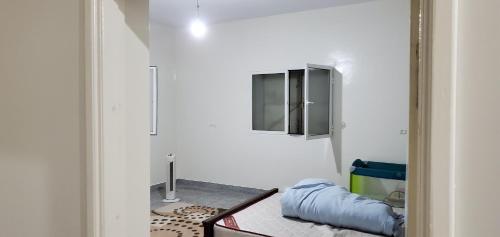 Bilik mandi di Pour Familles Ferme Piscine Privée Hammam Beldi Sid Abed Près de Walidiya Calme Total