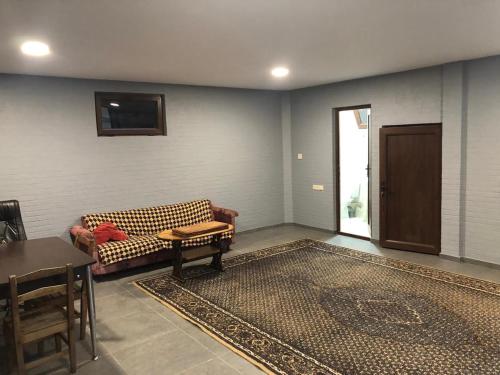 Μια τηλεόραση ή/και κέντρο ψυχαγωγίας στο Guest House in the mountaims Gocha