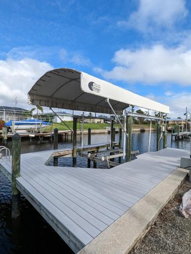 Fotografie z fotogalerie ubytování Blue Flamingo - Pool, Sunsets, Dock, Lift, Direct Gulf Access! v destinaci Cape Coral