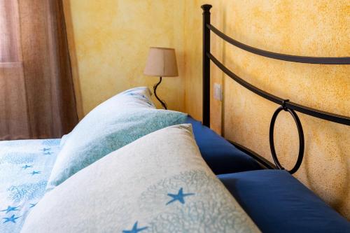 Una cama o camas en una habitación de Affittacamere Shardana