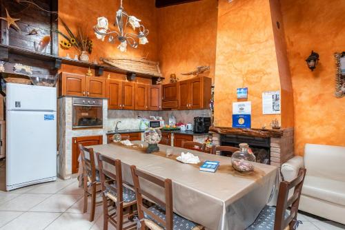Una cocina o cocineta en Affittacamere Shardana