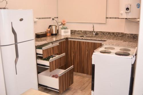 Η κουζίνα ή μικρή κουζίνα στο Suites Salta