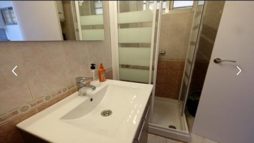 A bathroom at Brise Marine