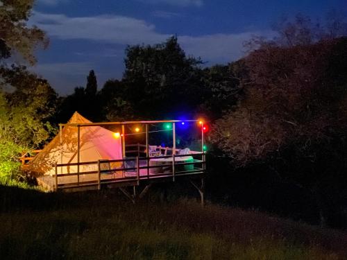 Photo de la galerie de l'établissement Tente avec jazucci, à Sigoulès