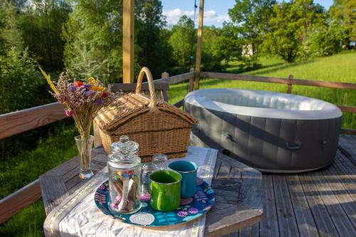 Photo de la galerie de l'établissement Tente avec jazucci, à Sigoulès