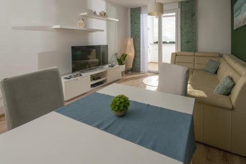 Adria Vista Mare - Modern Apartment with Sea View
