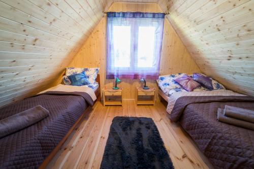 a room with two beds and a window at Dreamland skorupki in Ryn