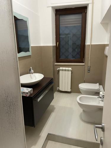 a bathroom with a sink and a toilet and a mirror at casa monte maggio in Cassino