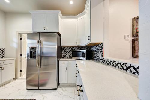 Dapur atau dapur kecil di Cottage Chic- Less than 5 mins to Plaza District