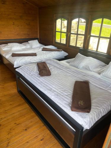 Postel nebo postele na pokoji v ubytování Penzion Tadeášovy domky