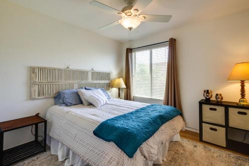 Ένα ή περισσότερα κρεβάτια σε δωμάτιο στο Beautiful Phoenix Home Private Yard, Pool Access!