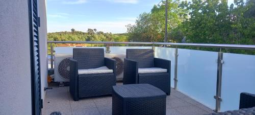 a balcony with wicker chairs on a balcony at Superb Bruzende Village in Baião
