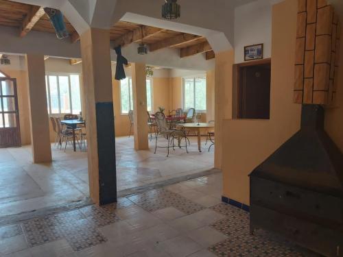 Gambar di galeri bagi kasbah Ait arbi di Aït Ougliff
