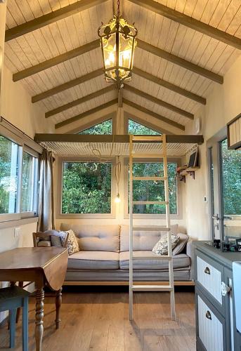 Φωτογραφία από το άλμπουμ του Jolie Tiny House sous les Grands Arbres σε Cholet