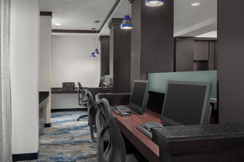 an office with two computers on a table with chairs at Fairfield by Marriott Tacoma Puyallup in Puyallup