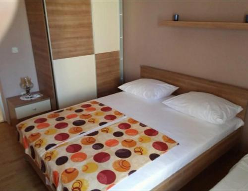 Apartments with parking space Rogoznica - 21200