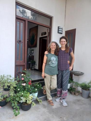 Tetamu yang menginap di Aloe Vera villa