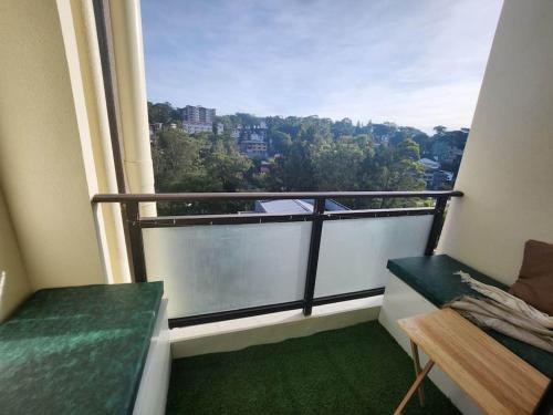Balkón nebo terasa v ubytování Baguio City Center Megatower III FAST WIFI 3 mins walk to SM city CushyNest MT3
