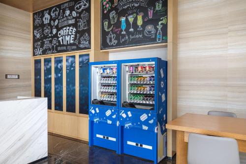 a blue refrigerator with drinks in it in a restaurant at Fairfield by Marriott Shijiazhuang High-Tech Zone in Shijiazhuang