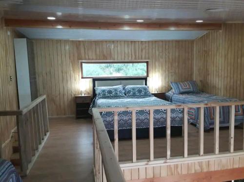 En eller flere senge i et værelse på CostaLoft