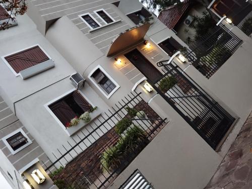 una vista aérea de una casa con macetas en Solar Di Petrópolis - Apartamentos de Temporada, en Nova Petrópolis