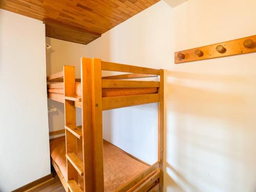 Posteľ alebo postele v izbe v ubytovaní Studio confortable proche pistes et commerces avec balcon - FR-1-502-498