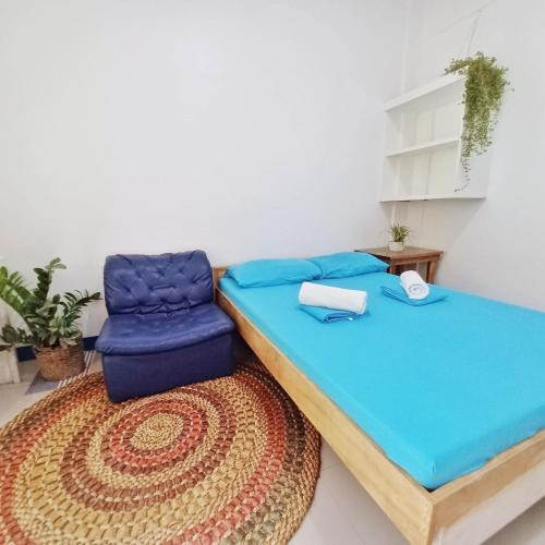 Pukaw Guesthouse with AC,private bathroom,wifi,common kitchen,great loc