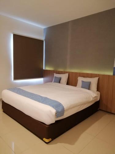 Ένα ή περισσότερα κρεβάτια σε δωμάτιο στο The Holiday Guest House