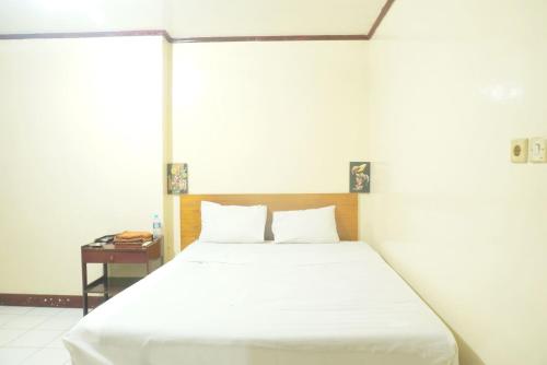 Tempat tidur dalam kamar di SPOT ON 92549 Wisma Ribas Syariah