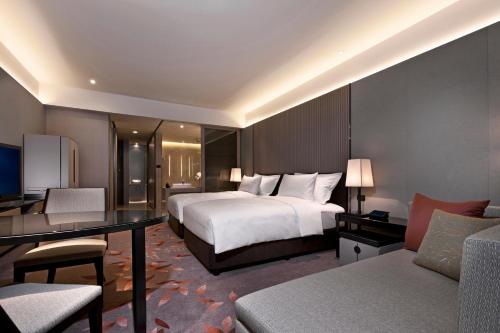 Katil atau katil-katil dalam bilik di The Okura Prestige Bangkok