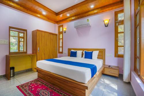 a bedroom with a large bed in a room at Wow Homestay I Kasauli in Kasauli