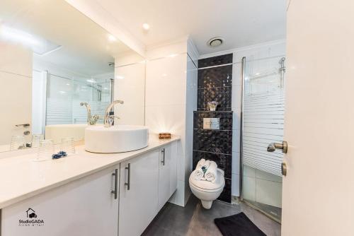 Koupelna v ubytování דירות מגדלי המלכים