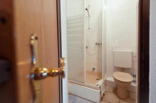 a bathroom with a toilet and a glass shower at City Hotel Bauer mit Aufzug with elevator in Nürnberg
