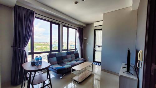 a living room with a couch and a table at Palam Mansion at Apartment One Residence in Batam Center