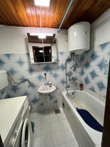 Ένα μπάνιο στο Frida Apartman