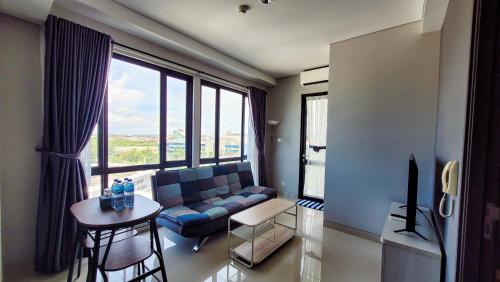 a living room with a couch and a table at Palam Mansion at Apartment One Residence in Batam Center