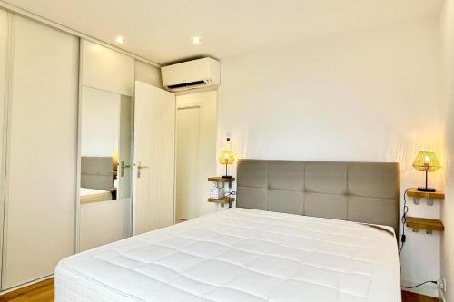 תמונה מהגלריה של Nest with sea view in Antibes באנטיב