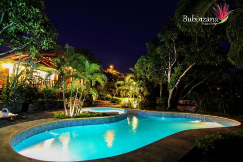 Πισίνα στο ή κοντά στο Bubinzana Magical Lodge
