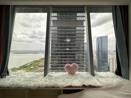 Katil atau katil-katil dalam bilik di Suzhou Goethe Hotel Apartment Jinji Lake Branch