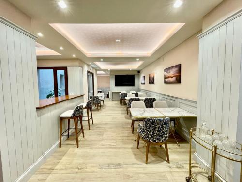 Телевизор и/или развлекательный центр в Hotel Doña Manuela