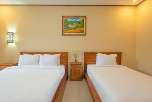 Ένα ή περισσότερα κρεβάτια σε δωμάτιο στο Liliy Guest House Legian near Beach