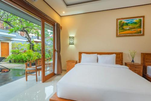 Postel nebo postele na pokoji v ubytování Liliy Guest House Legian near Beach