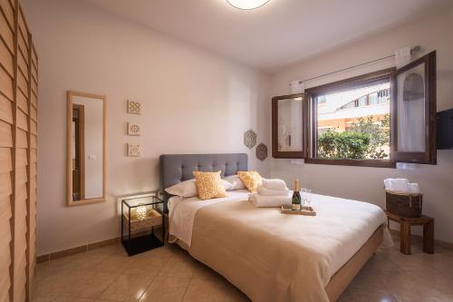 a bedroom with a large bed and a window at Villaelena in Marittima