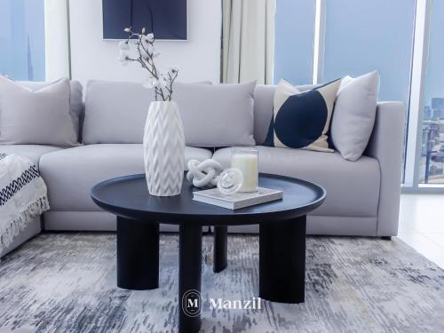 Posezení v ubytování Manzil - Luxury 1BR Apartment in District One with access to Crystal Lagoon