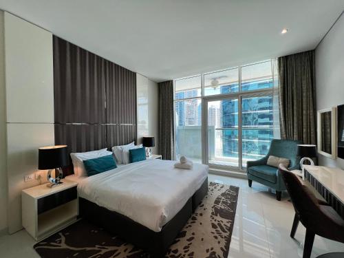 Manzil – Luxurious Studio Near Downtown Dubai with large balcony and Dubai Canal Views