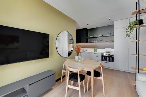 Kuchyň nebo kuchyňský kout v ubytování Luxury Aura 40 - 4 by Grand Apartments