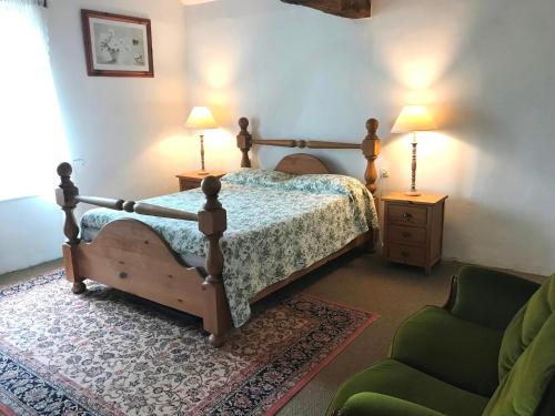 En eller flere senge i et værelse på Chateau Guest House